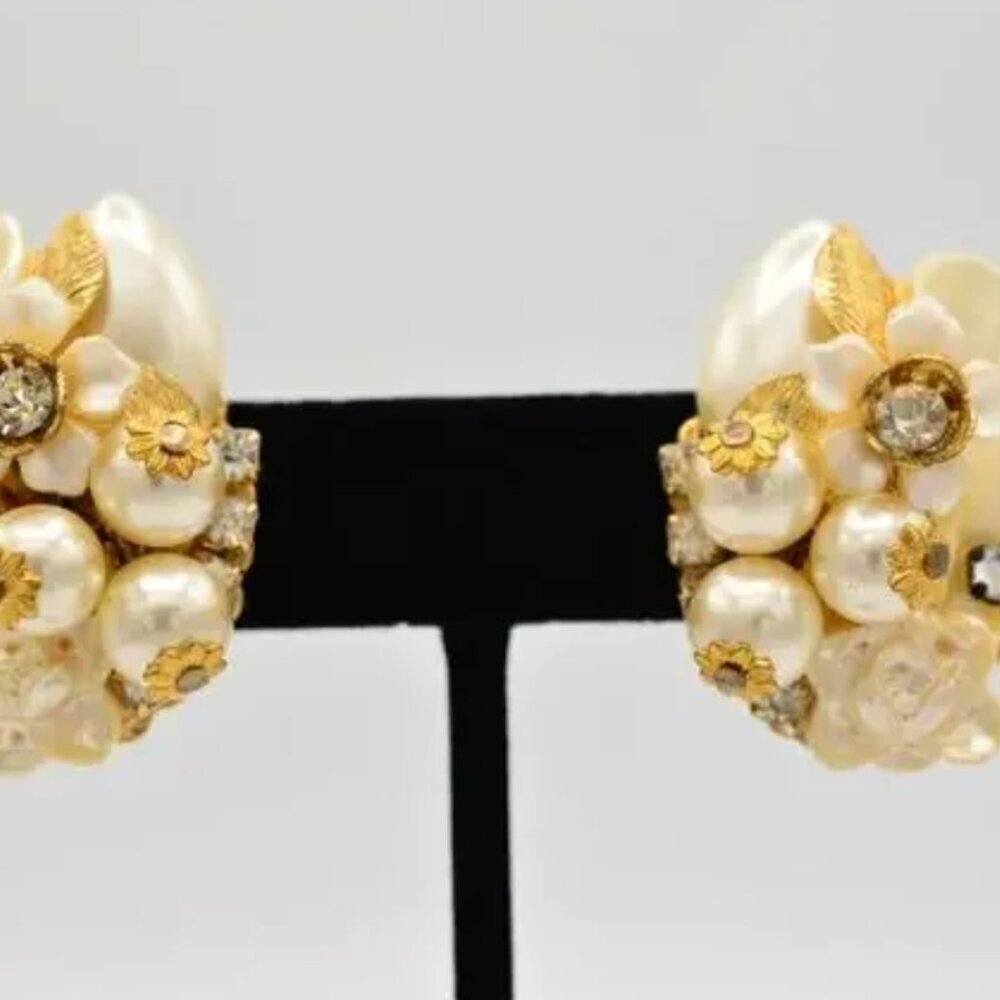 Beaujewels Vintage Clip On Earrings Cluster White Pearl Gold Signed 1980s BinAE - Picture 2 of 2